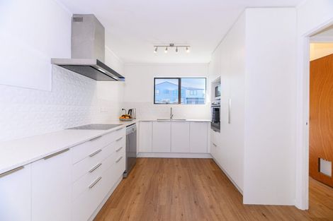 Photo of property in 2/68 View Road, Henderson, Auckland, 0612