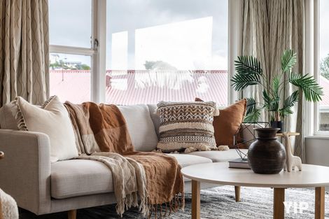 Photo of property in 96 Stewart Drive, Newlands, Wellington, 6037