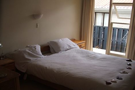 Photo of property in 2/17a Hillcrest Avenue, Hillcrest, Auckland, 0627