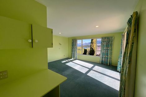 Photo of property in 2 Garland Terrace, Kelvin Heights, Queenstown, 9300
