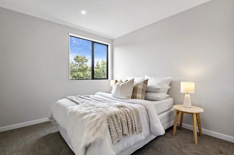 Photo of property in 32 Te Aniwaniwa Terrace, Albany, 0632