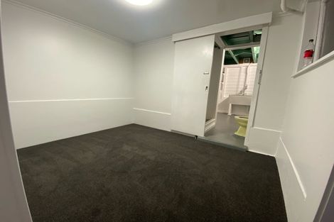 Photo of property in 43 Onewa Road, Northcote, Auckland, 0627