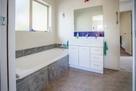 Photo of property in 6 Cabernet Close, Paraparaumu, 5032