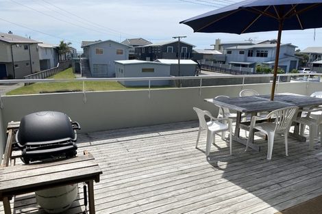 Photo of property in 320 Ocean Road, Whangamata, 3620