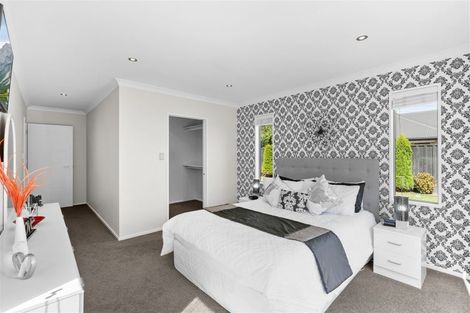 Photo of property in 6 Lakebridge Place, Parklands, Christchurch, 8083