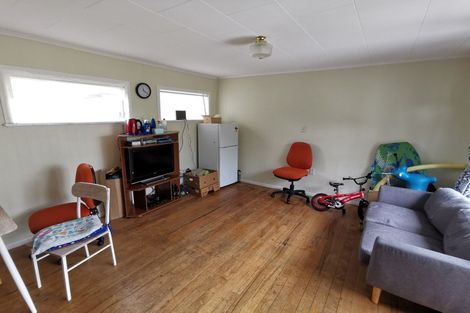 Photo of property in 103 Ennis Avenue, Pakuranga Heights, Auckland, 2010
