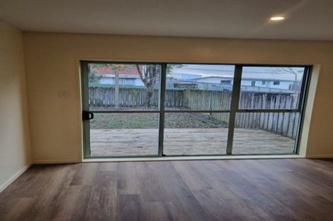 Photo of property in 3/351 West Coast Road, Glen Eden, Auckland, 0602