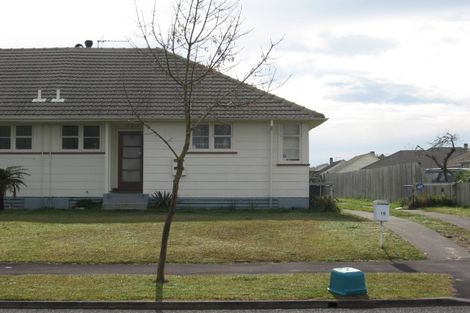 Photo of property in 15 Sare Crescent, Fairfield, Hamilton, 3214
