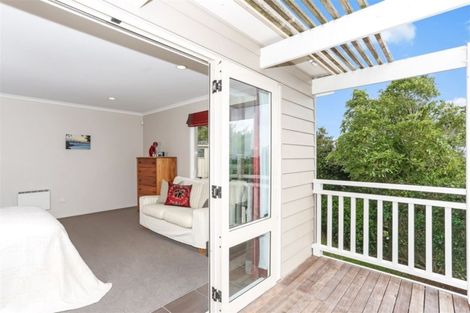 Photo of property in 6a Jayar Heights, Bombay, 2675