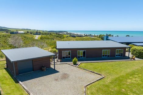Photo of property in 18 Rochdale Road, Riversdale Beach, Masterton, 5872