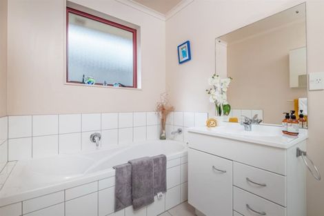 Photo of property in 21 Nimstedt Avenue, Oteha, Auckland, 0632