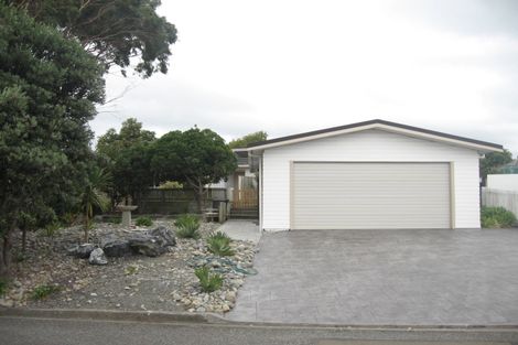 Photo of property in 4 Malfroy Lane, Raumati Beach, Paraparaumu, 5032