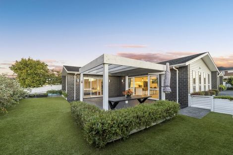 Photo of property in 25 Gilbransen Road, Kumeu, 0810