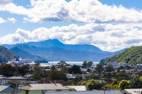 Photo of property in 45 Durham Street, Picton, 7220