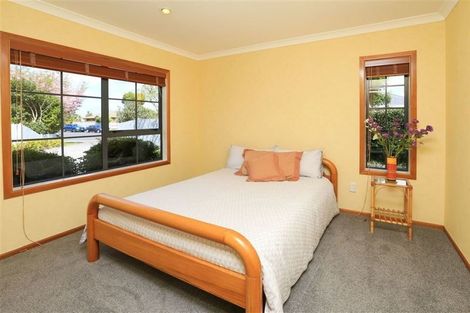 Photo of property in 18 Fencourt Place, Rototuna North, Hamilton, 3210