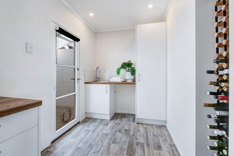 Photo of property in 12a Eagle Place, Red Beach, 0932