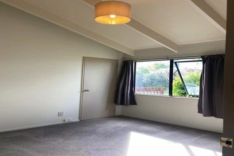 Photo of property in 97 Totaravale Drive, Totara Vale, Auckland, 0629