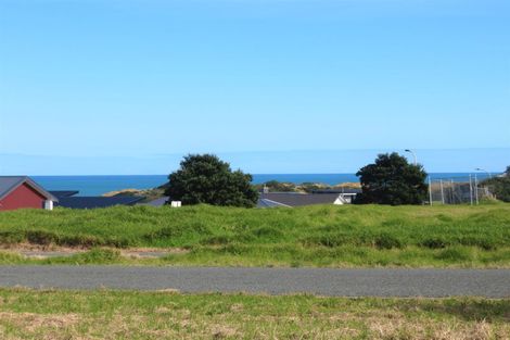 Photo of property in 2 Pipi Place, Baylys Beach, 0377