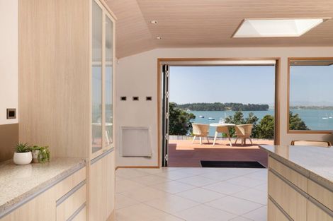 Photo of property in 69 Omokoroa Road, Omokoroa, 3114