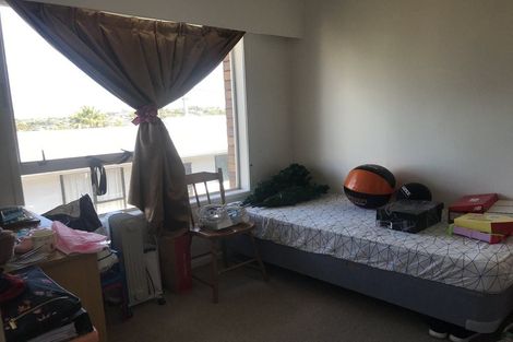 Photo of property in 2/178 Chivalry Road, Glenfield, Auckland, 0629