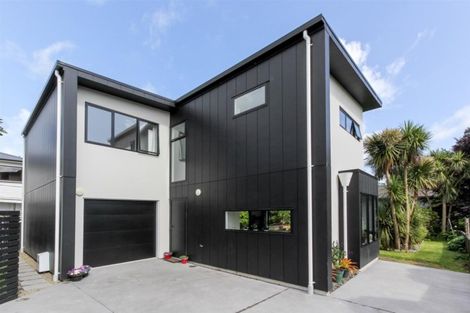 Photo of property in 32a Aubrey Street, New Plymouth, 4310