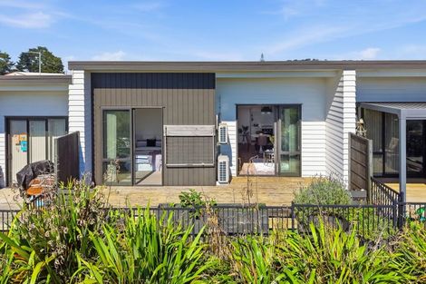 Photo of property in 25 Tuuhura Road, Pukekohe, 2120