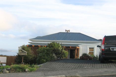 Photo of property in 6 Sunhaven Drive, Newlands, Wellington, 6037