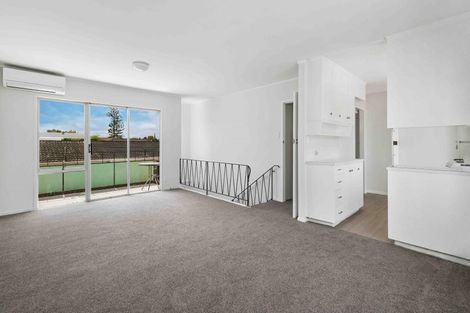 Photo of property in 3/120 Titirangi Road, New Lynn, Auckland, 0600