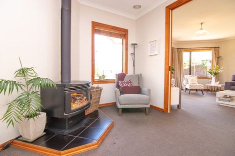 Photo of property in 7 Alpine Grove, Kelvin Grove, Palmerston North, 4414