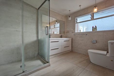 Photo of property in 5 Wilbur Place, Pakuranga Heights, Auckland, 2010