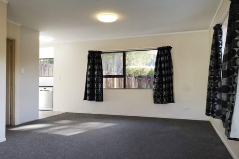 Photo of property in 2/20 Jenanne Place, Totara Vale, Auckland, 0629