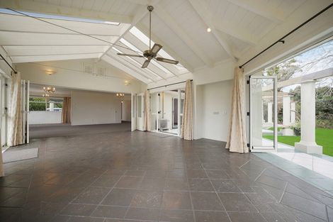 Photo of property in 9 Laingholm Drive, Laingholm, Auckland, 0604
