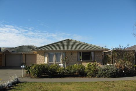 Photo of property in 1a Blue Gum Place, New Brighton, Christchurch, 8083