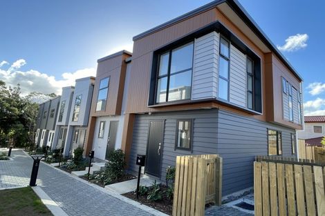 Photo of property in 250d Great North Road, Henderson, Auckland, 0612