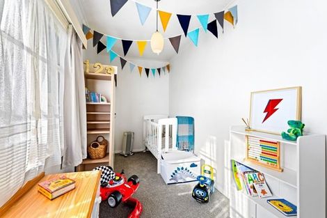 Photo of property in 5 Rumgay Street, Fairfield, Lower Hutt, 5011