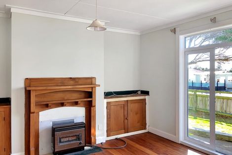 Photo of property in 1 Ashton Terrace, Castlecliff, Whanganui, 4501