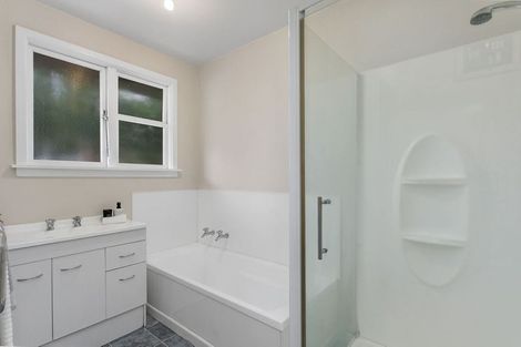 Photo of property in 9 Burnside Crescent, Burnside, Christchurch, 8053