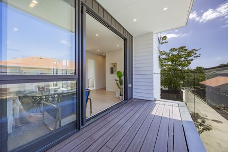 Photo of property in 17a John Jennings Drive, Oteha, Auckland, 0632