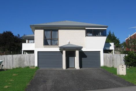 Photo of property in 8 Harbour Lights Close, West Harbour, Auckland, 0618