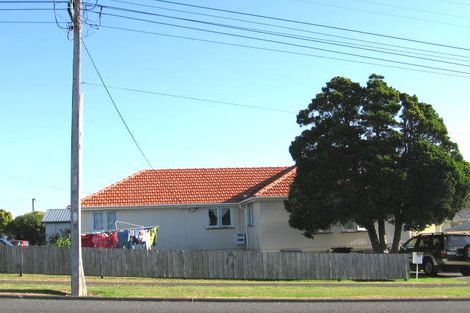 Photo of property in 11 Islington Avenue, New Lynn, Auckland, 0600