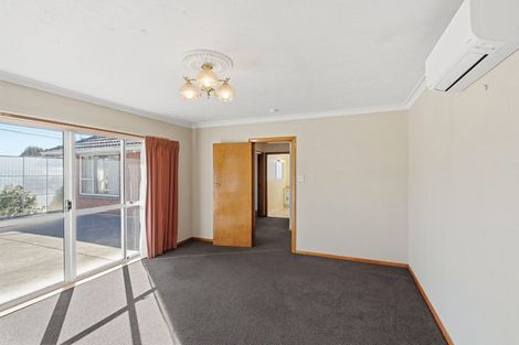 Photo of property in 33 Staveley Street, Avonhead, Christchurch, 8042