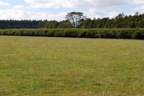 Photo of property in 749 Waitakere Road, Kumeu, 0891