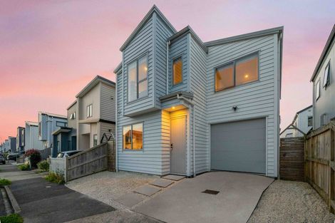 Photo of property in 102 Bellbird Street, Papakura, 2110