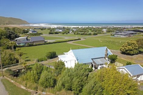 Photo of property in 2 Paua Place, Aramoana, Omakere, 4271