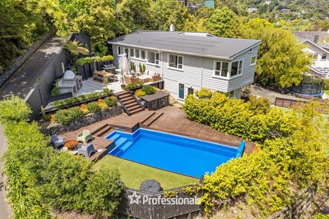Photo of property in 132 Cheviot Road, Lowry Bay, Lower Hutt, 5013