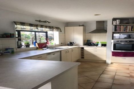 Photo of property in 98 Caribbean Drive, Unsworth Heights, Auckland, 0632