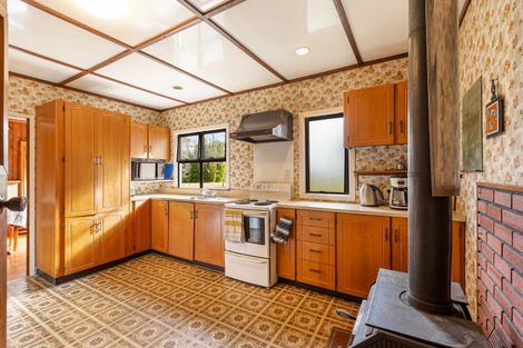 Photo of property in 76 Tawa Road, Kumeu, 0891