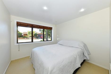 Photo of property in 28 Camberwell Place, Avonhead, Christchurch, 8042