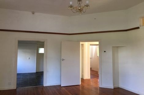 Photo of property in 17 Awaroa Road, Sunnyvale, Auckland, 0612