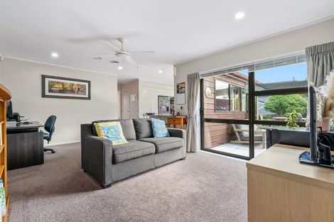 Photo of property in 8 Kuripaka Crescent, The Gardens, Auckland, 2105
